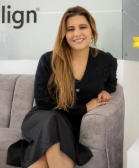 Diamond Elite Invisalign provider Dra. Julieth Angarita specializing in invisible braces Bogotá