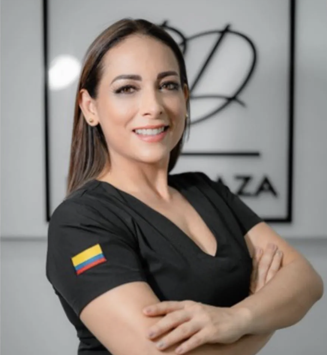 Dra. Paula Daza, a neurofocal dentistry and aesthetic dentistry specialist with 21 years of experience, at Centro VIDA in Tequendama, Cali, Colombia.