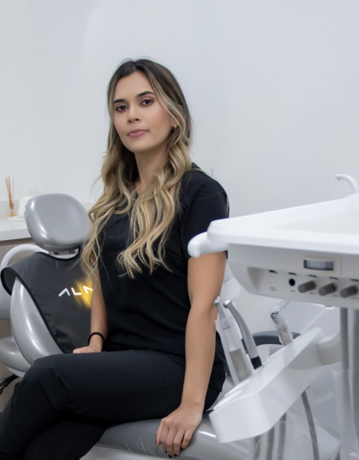 Dra. Natalia Garcia DreamySmiles dental facial aesthetics specialist Cali Colombia veneers fillers botox