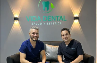 Dr. Carlos Sánchez – Vida Dental Bogotá