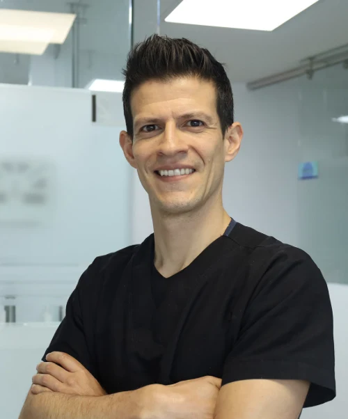 Dr. Tomas Rojas, conservative dentistry specialist, at his Cedritos practice in Bogotá
